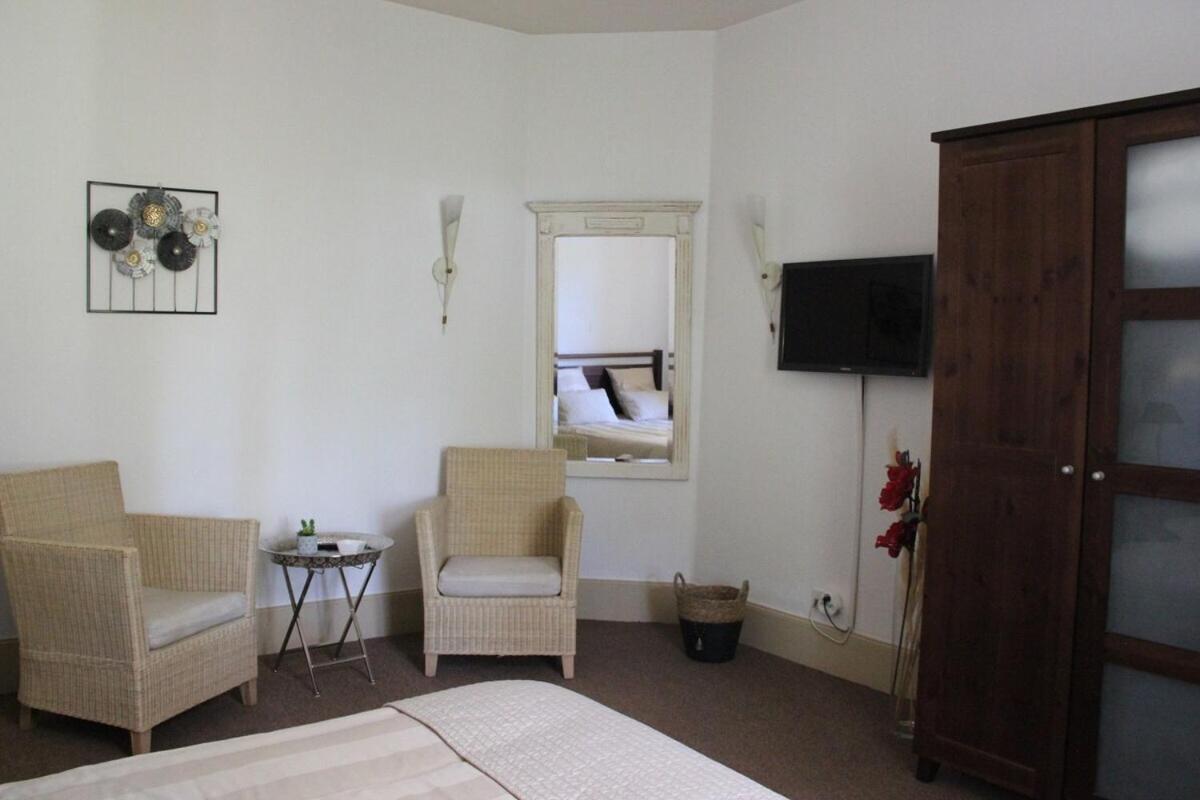 La Dominotte Bed & Breakfast Demigny Room photo